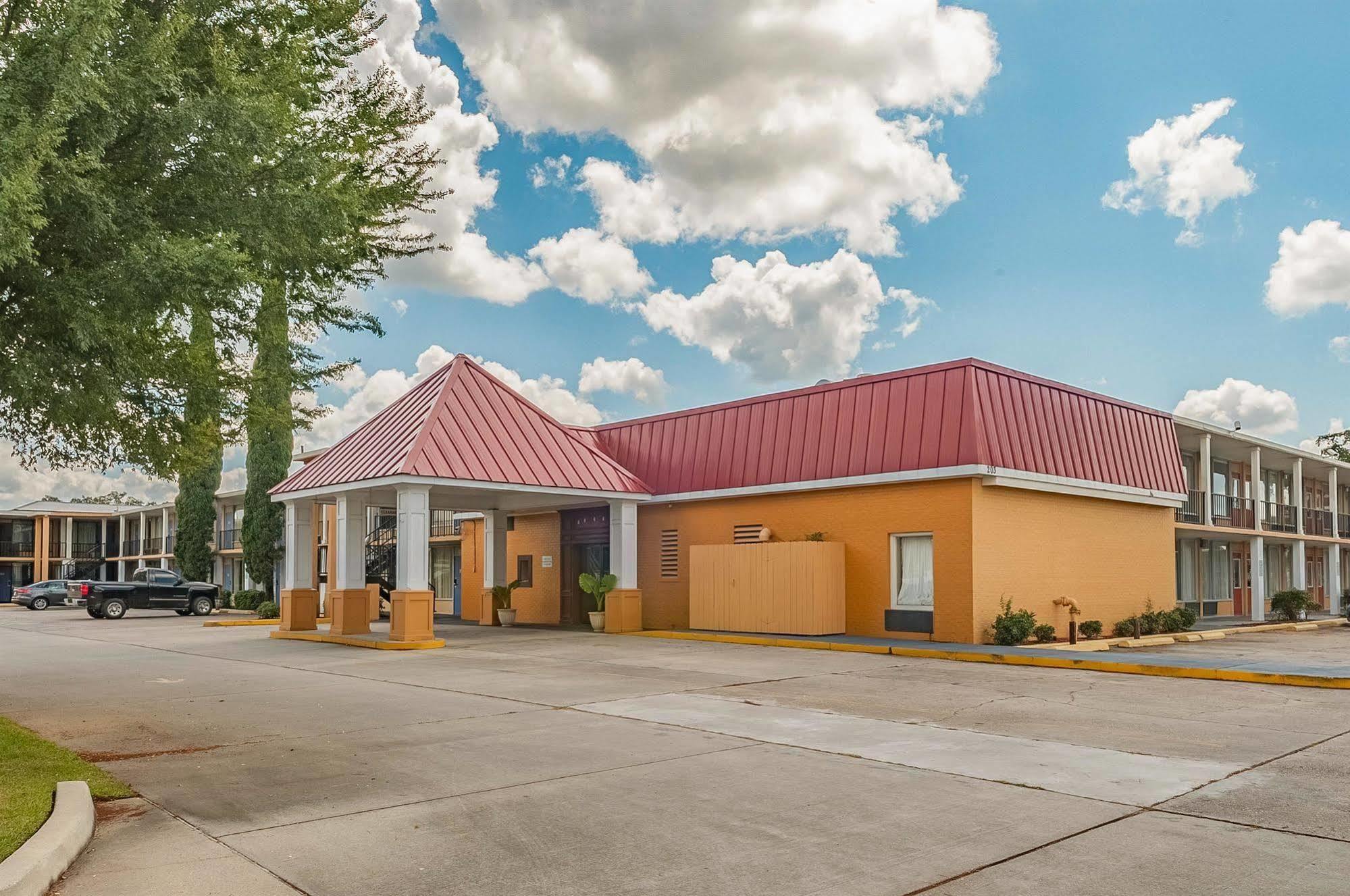 Executive Thibodaux New Orleans Hotel Exterior photo